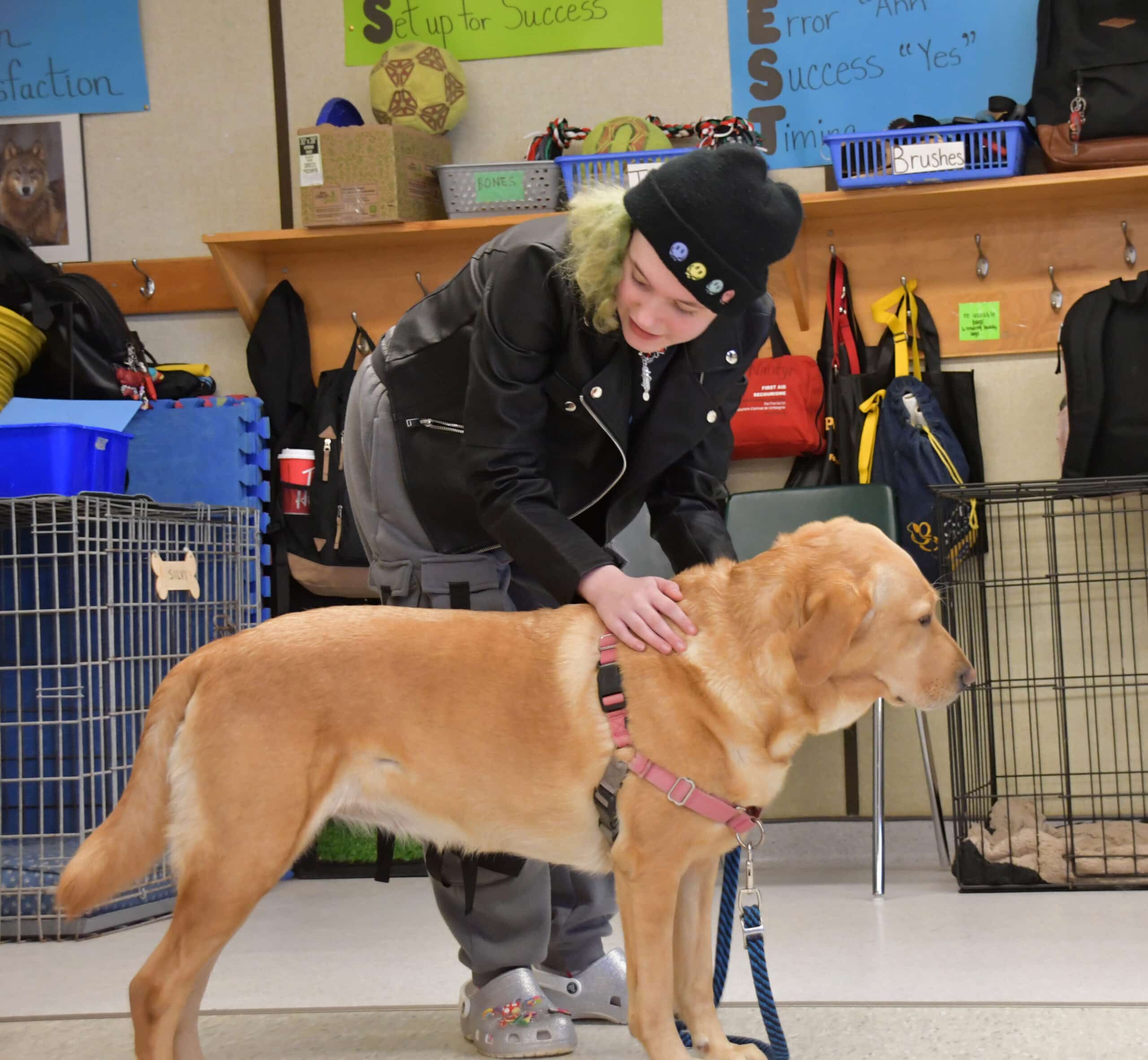 student trainer with blonde lab